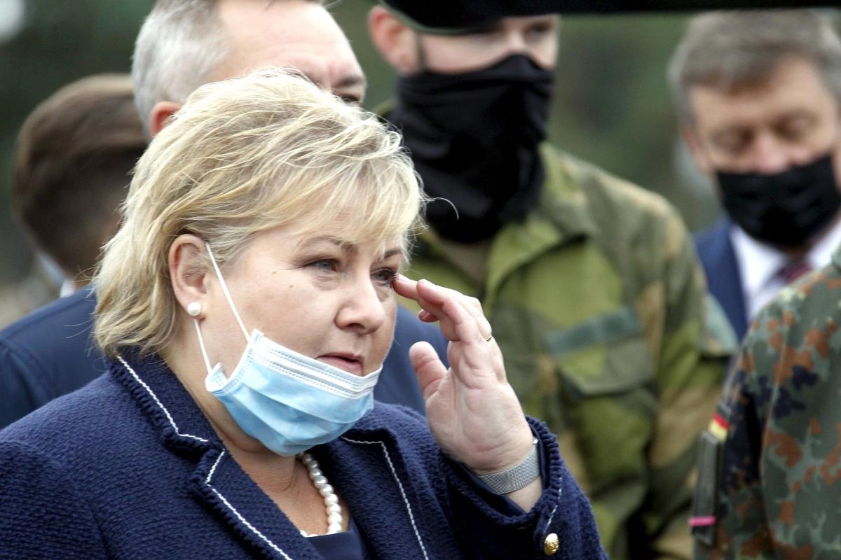 Son dakika haberi! Norveç Başbakanı Solberg\'e Covid-19 kurallarını ihlalden 20 bin kron para cezası