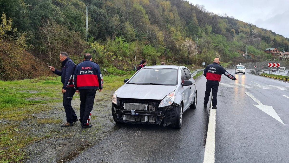 Otomobil bariyerlere çarparak durabildi