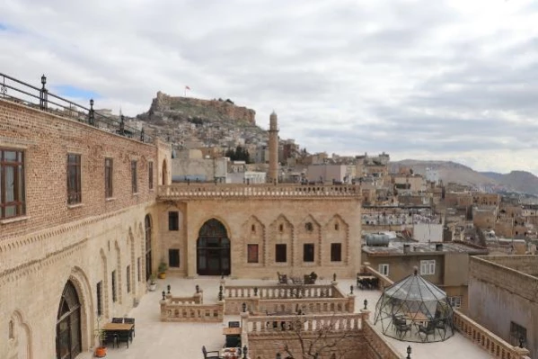 RUS TURİSTLER MARDİN'DE SEZONU AÇTI