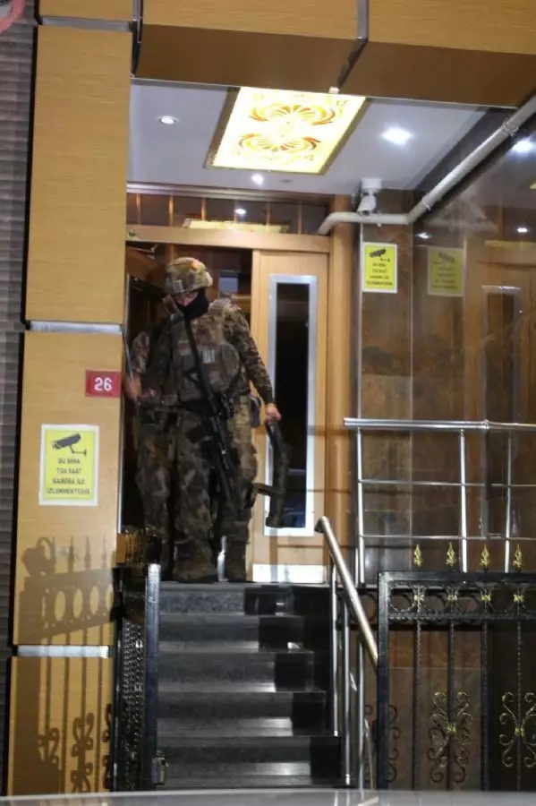 Son dakika haberleri: Sedat Peker'e yönelik operasyonda gözaltına alınanlar sağlık kontrolünden geçirildi