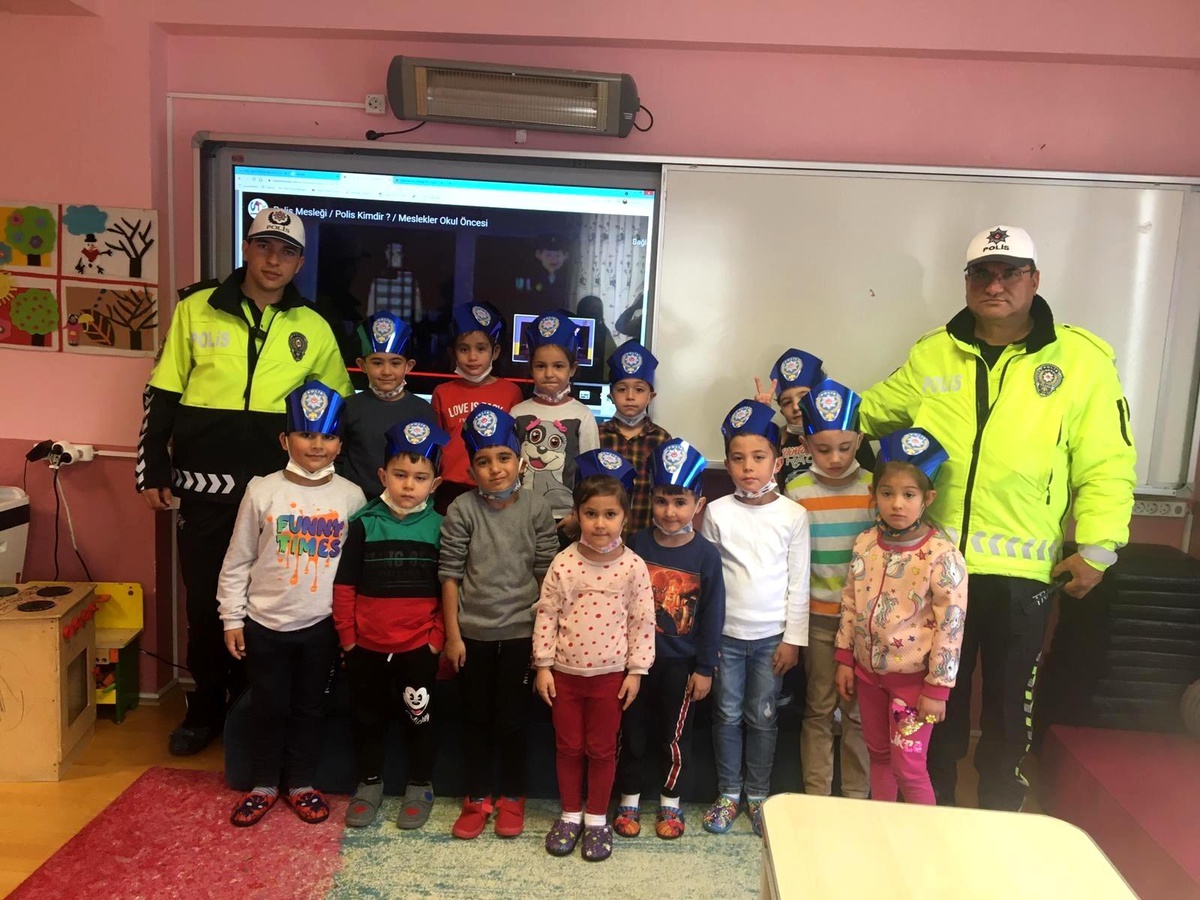 Şehit polisler için mevlit okutulup öğrencileri ziyaret ettiler