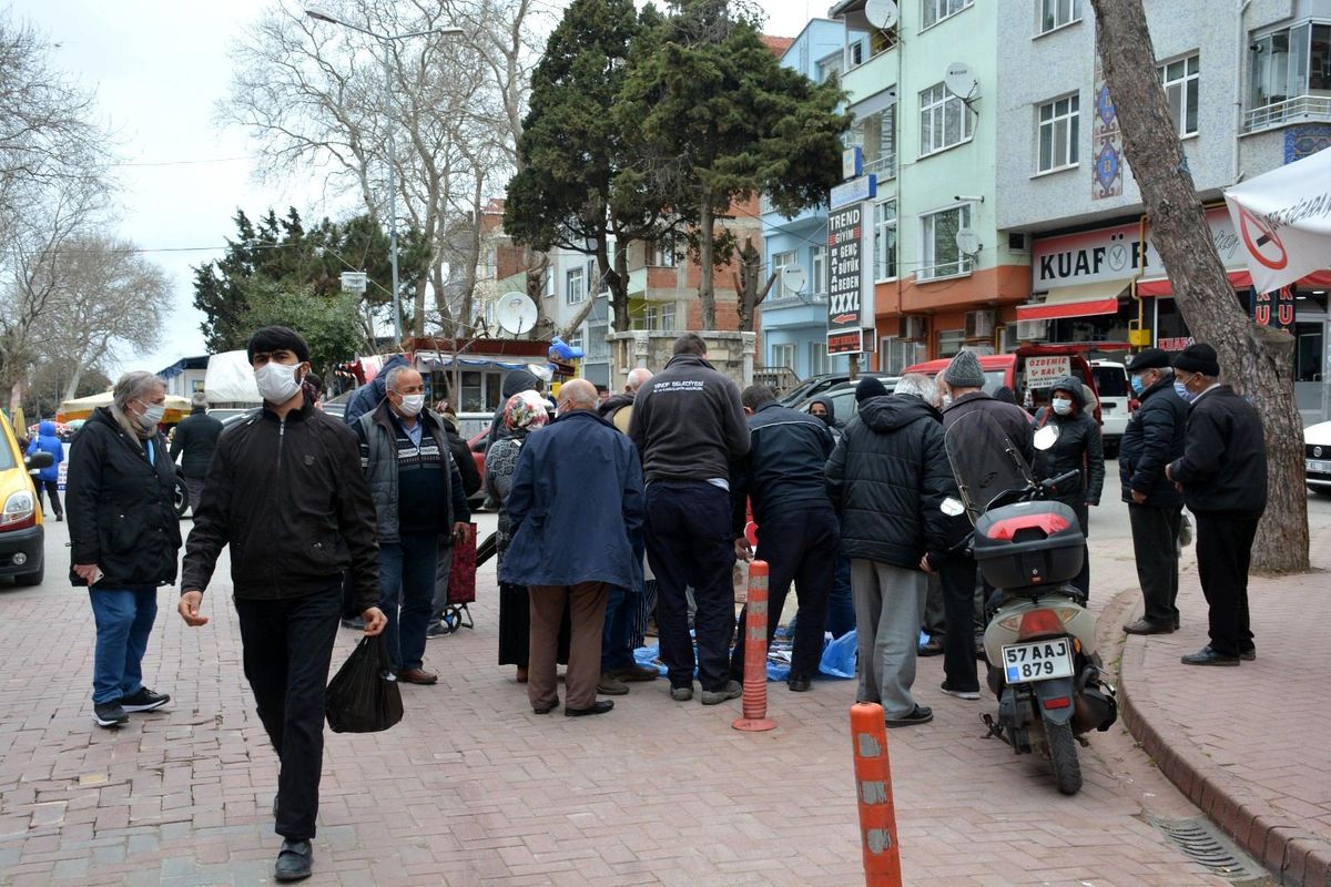 Sinop\'ta ucuz bıçaklar koronayı unutturdu