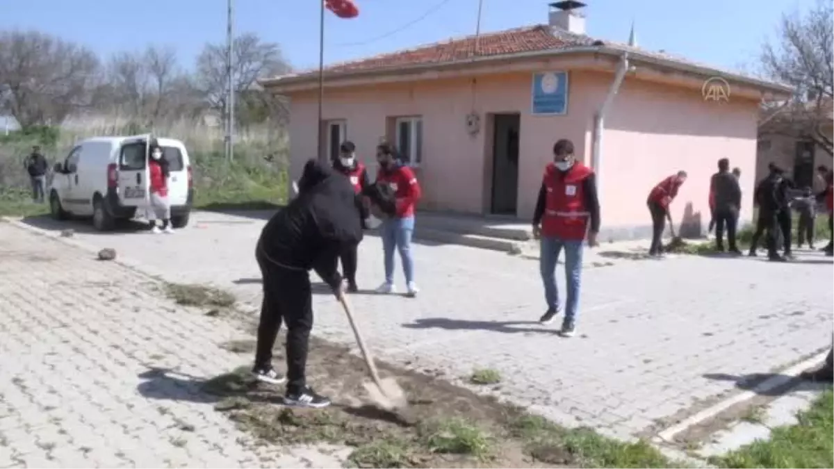 Suriye sınırındaki köy okulları gönüllü gençlerin eliyle renkleniyor