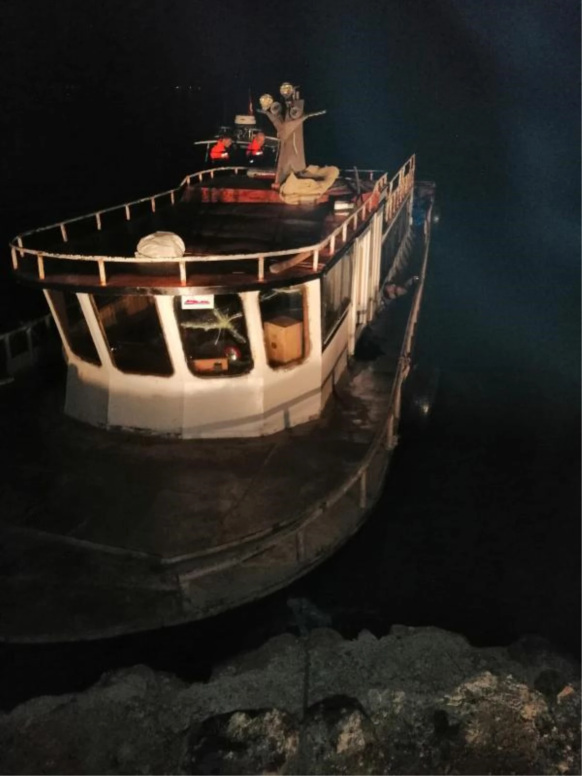 Van Gölü\'nde, teknede 20 kaçak göçmen yakalandı
