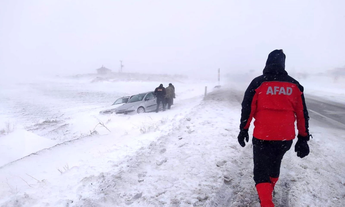 Aksaray\'da olumsuz hava koşulları nedeniyle mahsur kalan 117 vatandaş kurtarıldı