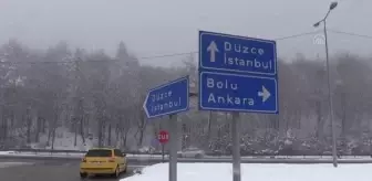 Anadolu Otoyolu ile D-100 kara yolunun Bolu Dağı kesiminde kar etkili oluyor