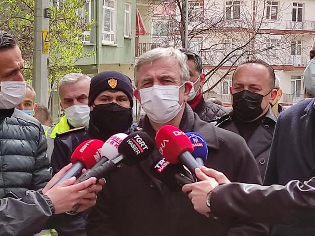 Ankara\'da inşaat kazısında temeli kayan apartmanda yıkım başladı (3)