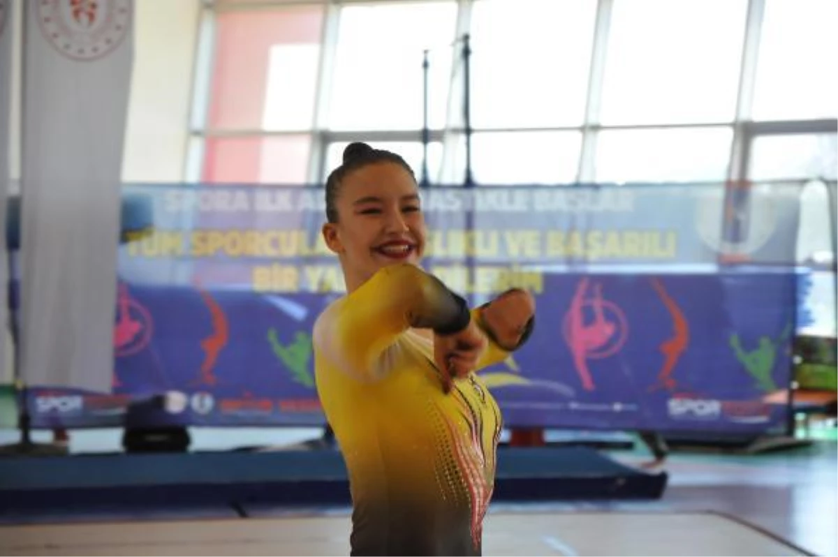 Ayşe Begüm Onbaşı cimnastikte sezona 3 Türkiye şampiyonluğu ile başladı