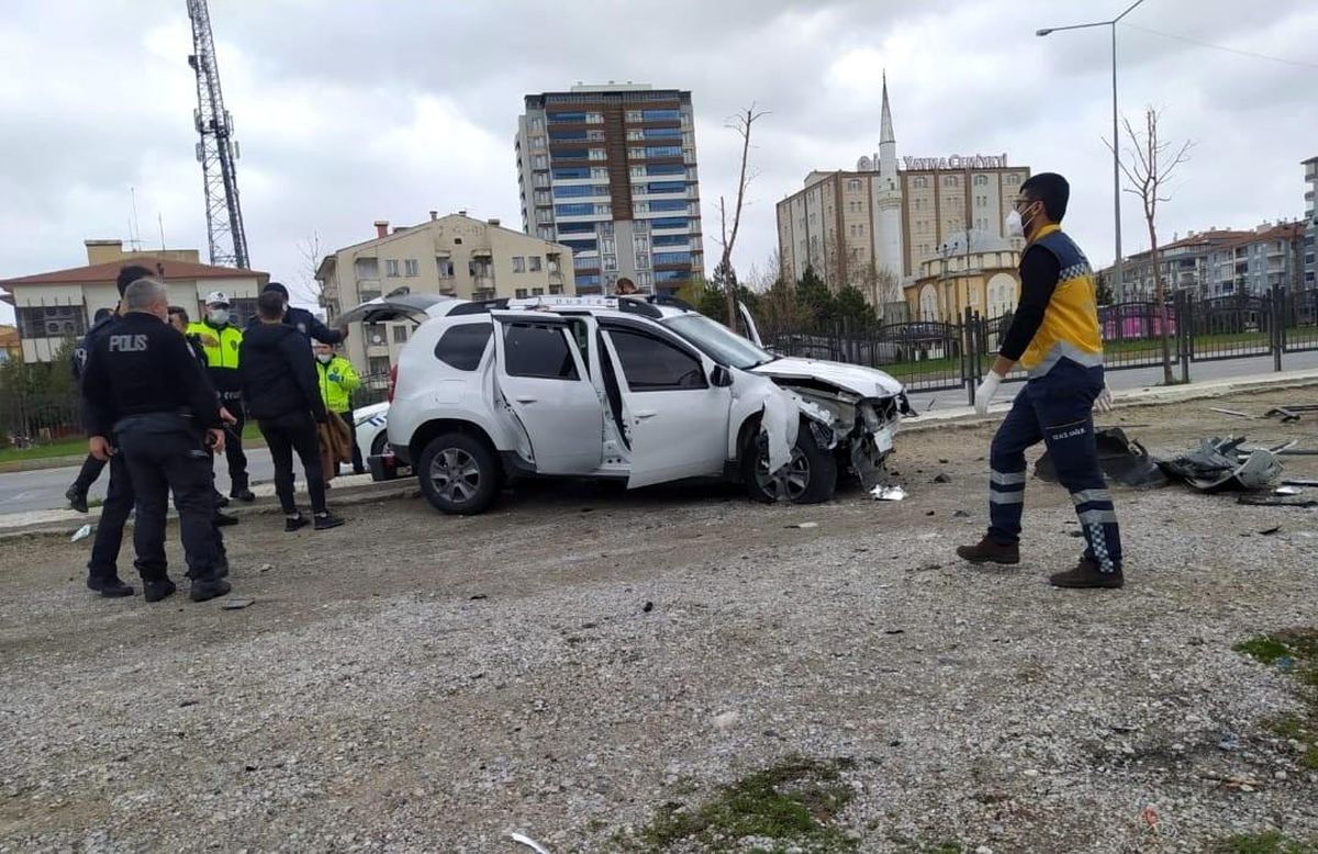 Çorum\'da trafik kazası: 3 yaralı