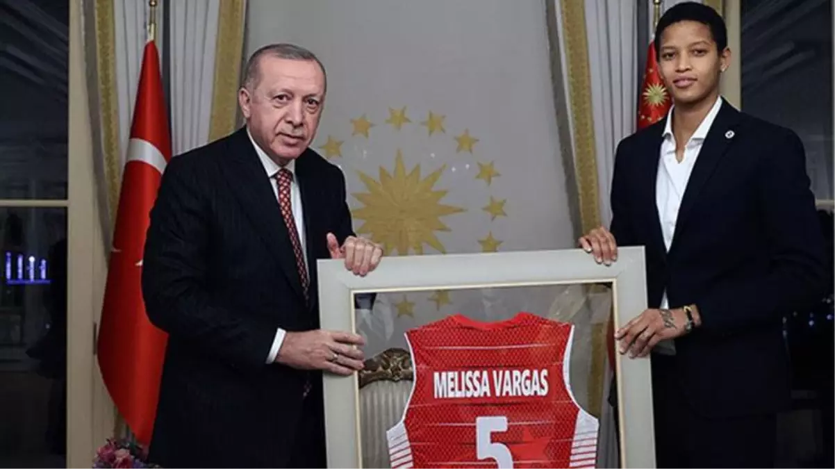 Fenerbahçeli voleybolcu Melissa Teessa Vargas Türk oldu, kimliğini Cumhurbaşkanı Erdoğan verdi