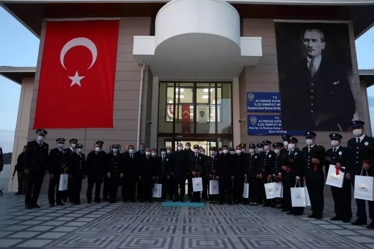 Son dakika haberleri... Bakan Soylu 10 Nisan Polis Günü\'nde Şehit Behram Aktaşlı Polis Merkezi Amirliğini ziyaret etti