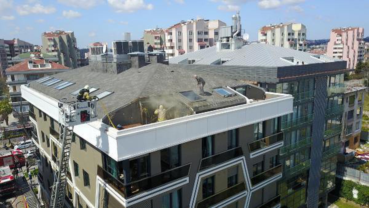 Kadıköy\'de yangın; 1\'i ağır 3 yaralı