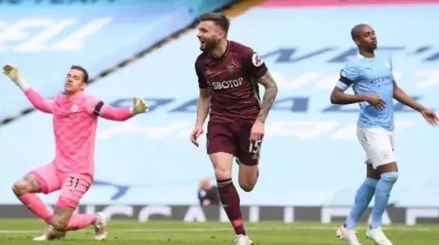 Leeds United'dan müthiş zafer! 10 kişi, Manchester City'i devirdiler Leeds United'dan müthiş zafer! 10 kişi, Manchester City'i devirdiler