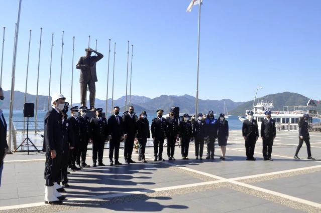 Son dakika haberleri... Türk Polis Teşkilatı'nın 176. kuruluş yıl dönümünde Marmaris'te Atatürk anıtına çelenk sunuldu