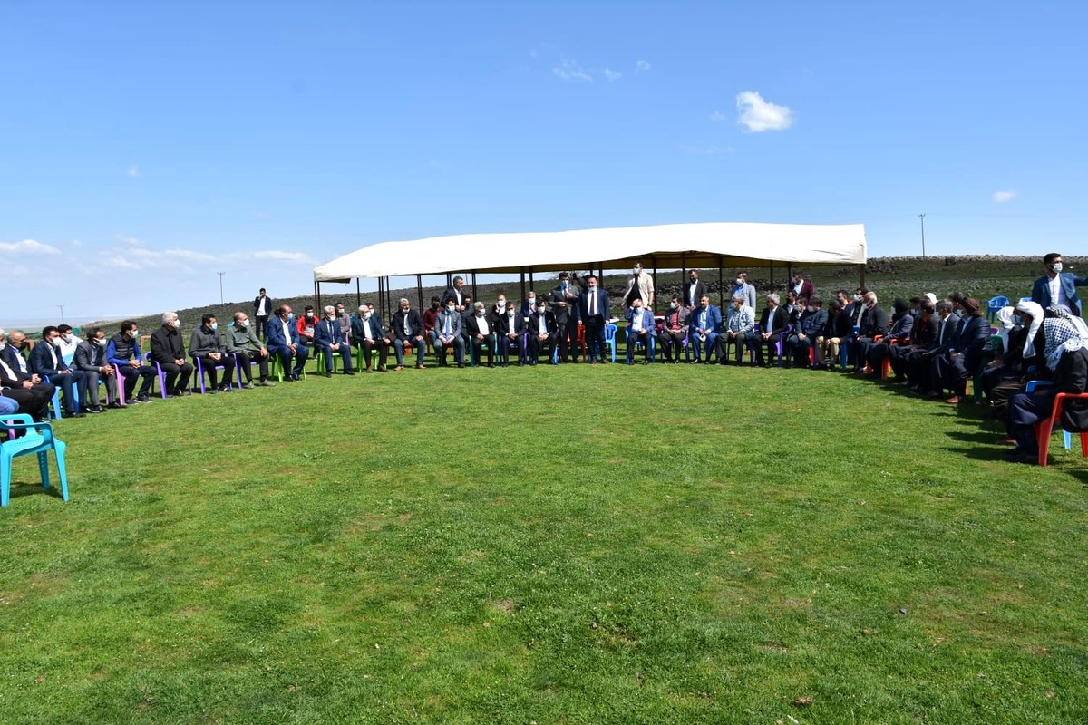 20 yılda yapılmayan hizmeti 2 yılda gördüler, AK Parti\'ye katıldılar