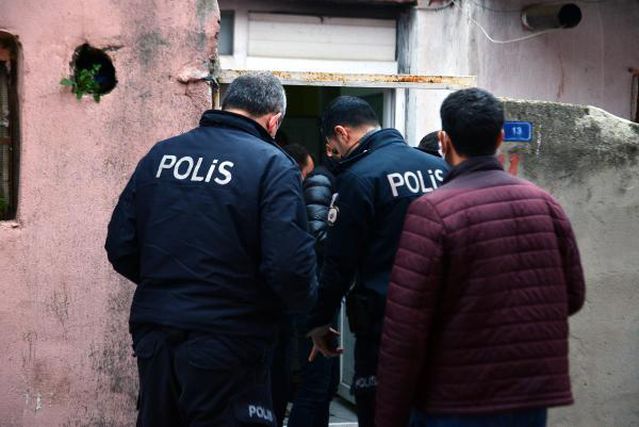 ADANA'DA ARAÇ ALIŞVERİŞİ NEDENİYLE ÇIKAN KAVGADA 3 KİŞİ YARLANDI