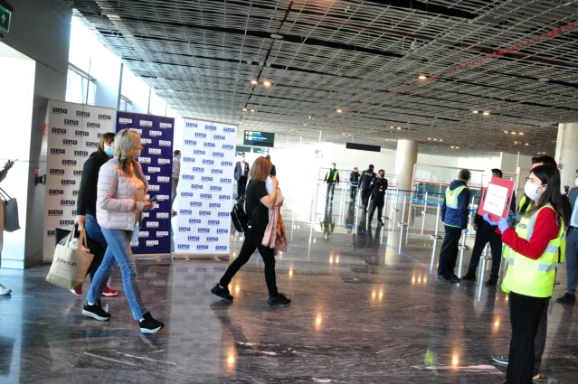 Bodrum havalimanına yılın ilk turist kafilesi geldi