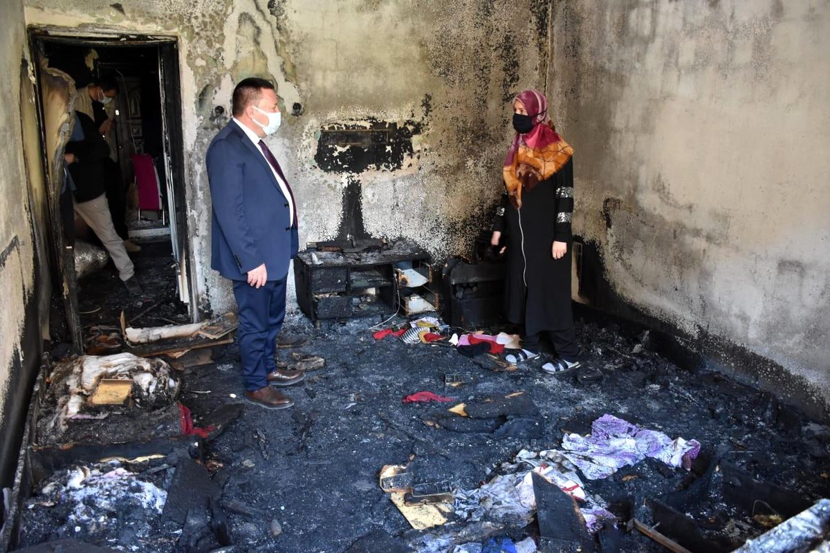 Bağlar Belediye Başkanı Beyoğlu\'ndan evi yanan aileye destek sözü