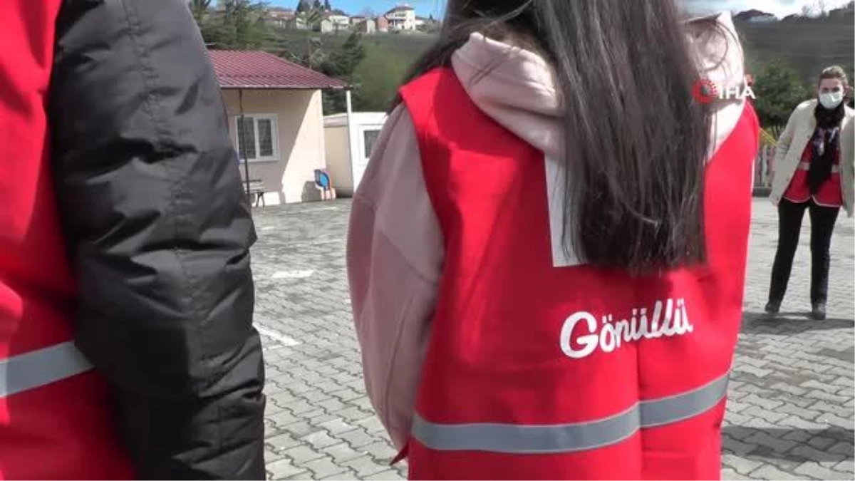 Gönüllü ordusu minik öğrenciler için okulu hazırladı