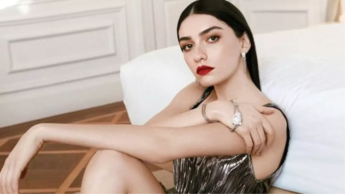 "Bahar gelsin" diyen Hazar Ergüçlü, art arda sütyensiz pozlarını paylaştı