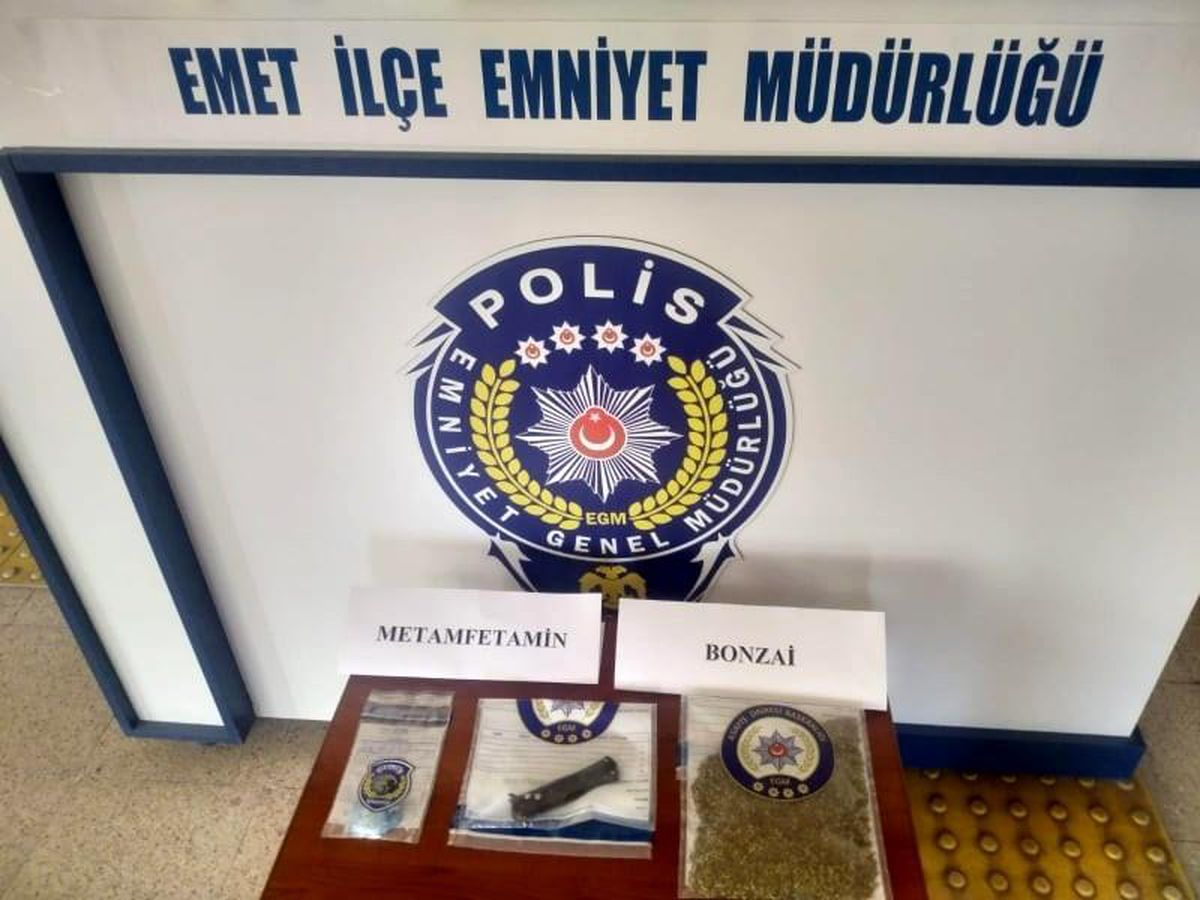 Kaza yaptı uyuşturucu ile yakalandı