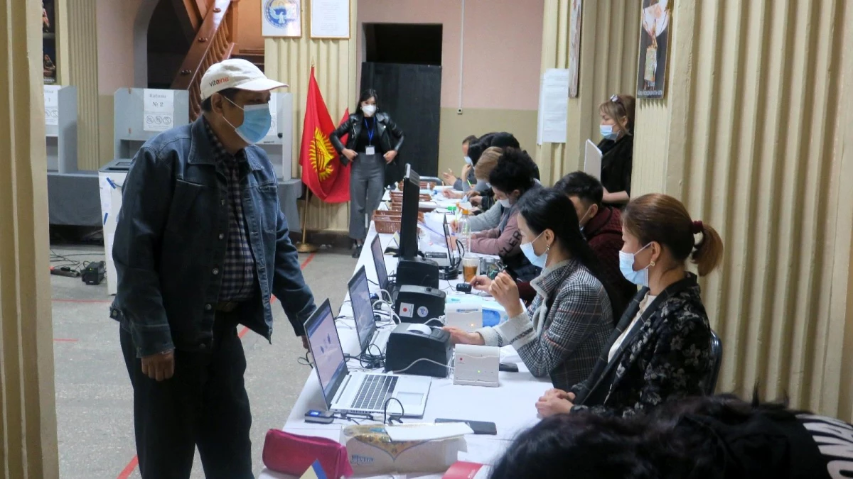 Kırgızistan\'da halk Anayasa değişikliği referandumu için sandık başında