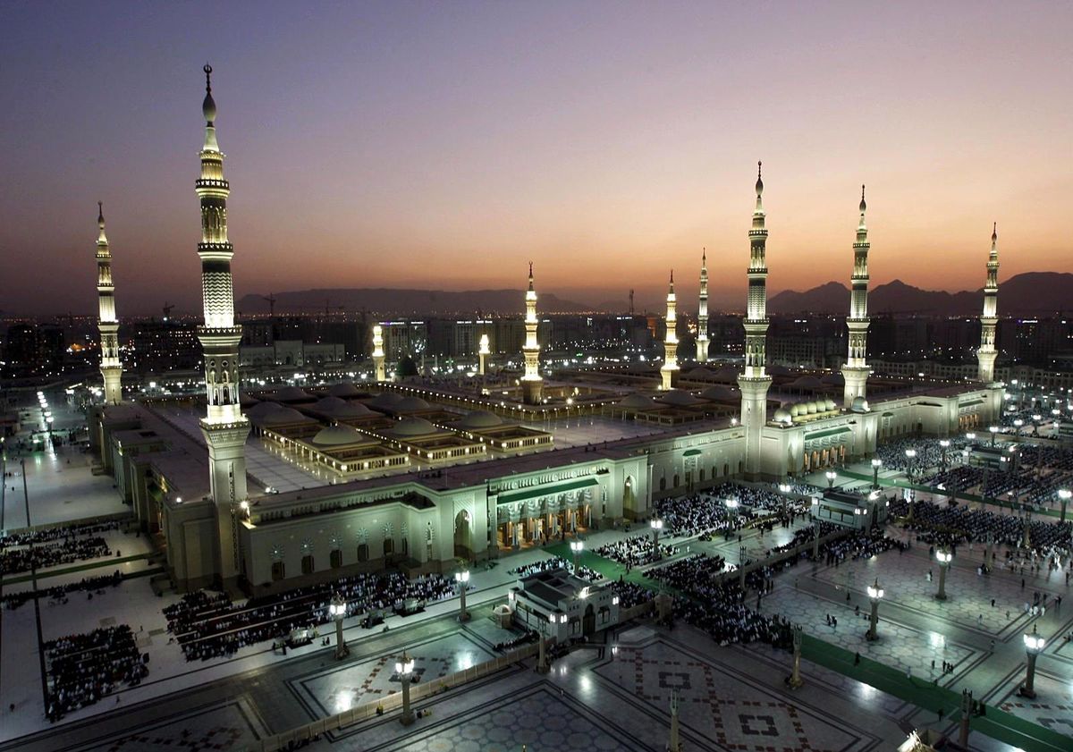 Mescid-i Haram ve Mescid-i Nebevi\'de teravi namazları 10 rekat kılınacak