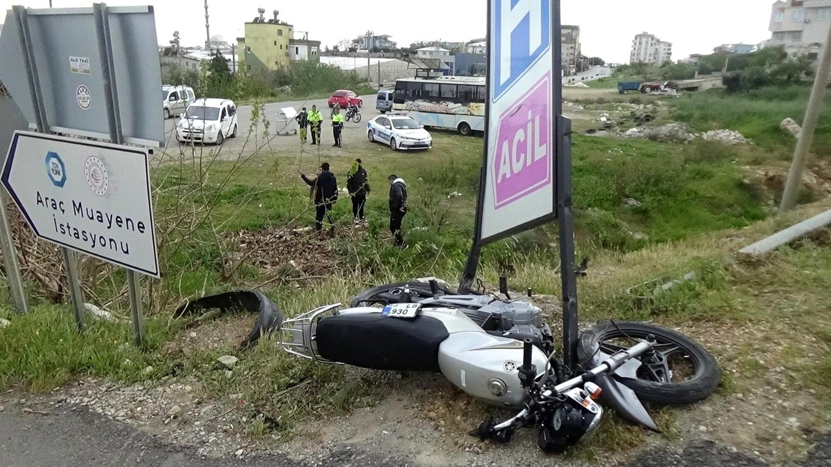 Otomobil ile motosiklet çarpıştı: 2 yaralı