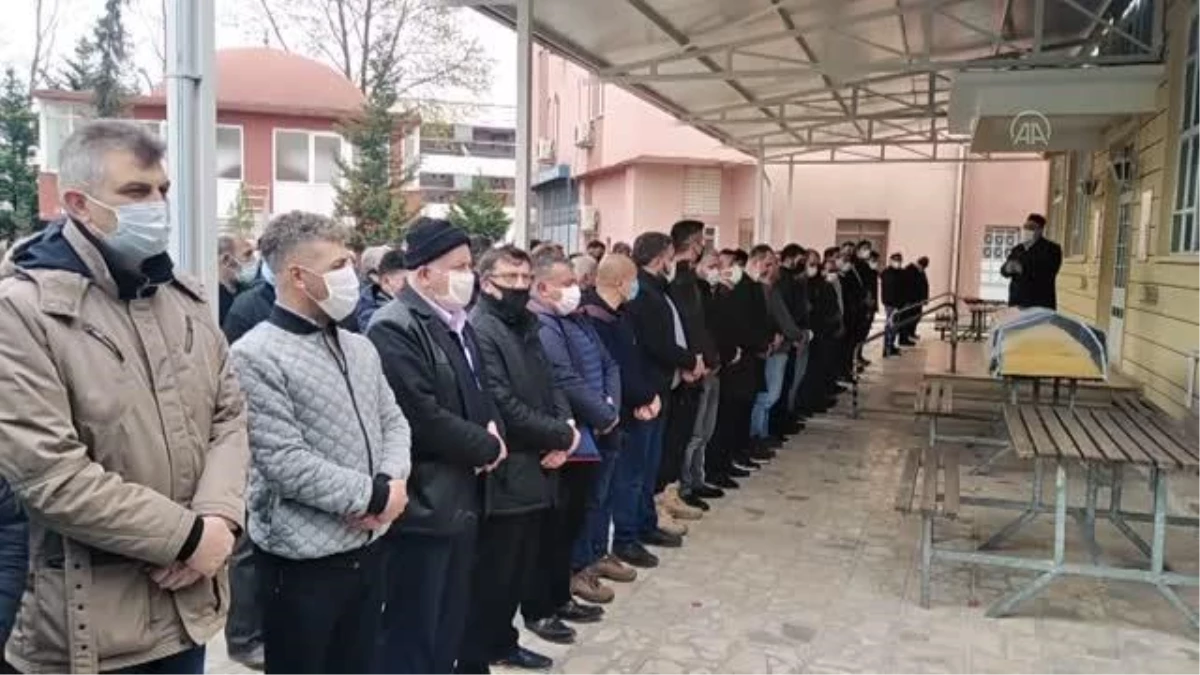 Otomobilin istinat duvarından düşmesi sonucu yaşamını yitiren hemşirenin cenazesi defnedildi