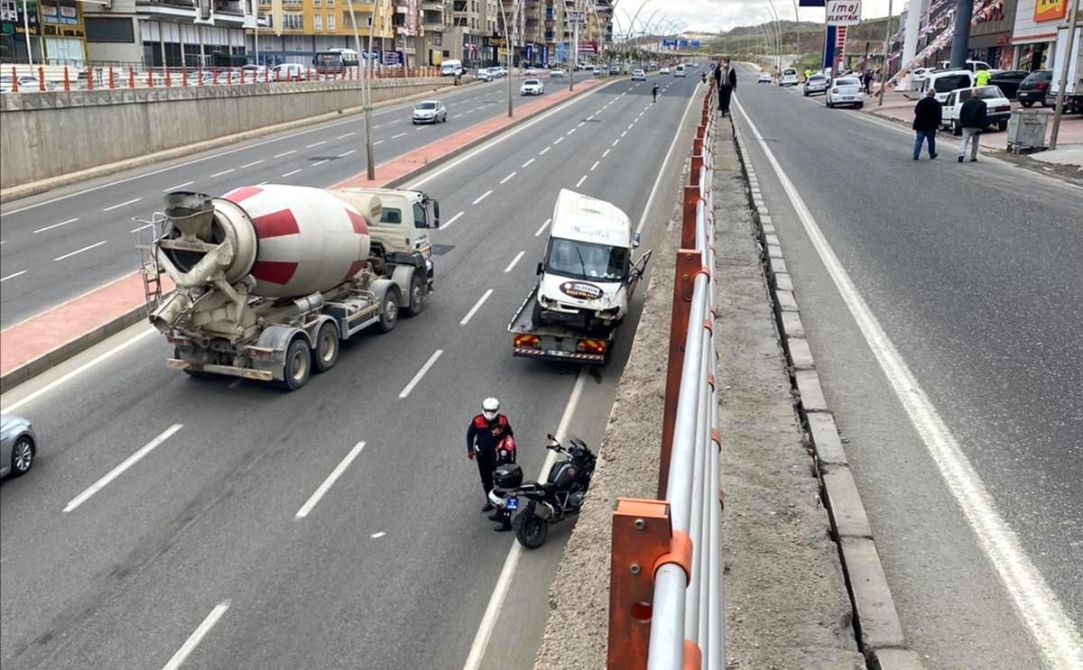 Şanlıurfa\'da zincirleme kaza: 3 yaralı