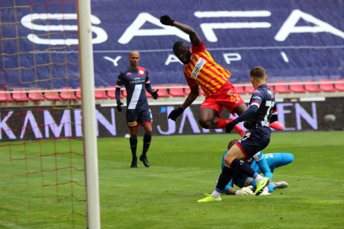 Süper Lig: Kayserispor: 0 Antalyaspor: 1 (İlk yarı)