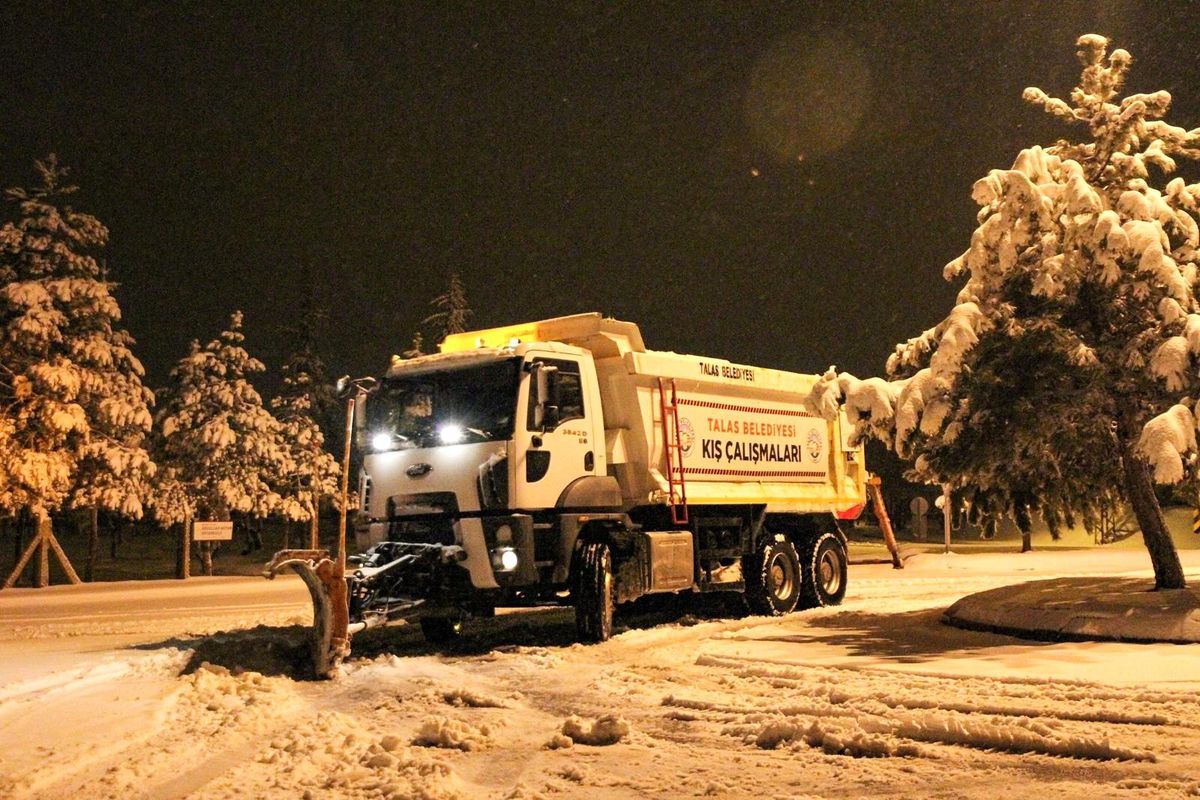 Kayseri\'de karla mücadele çalışmaları
