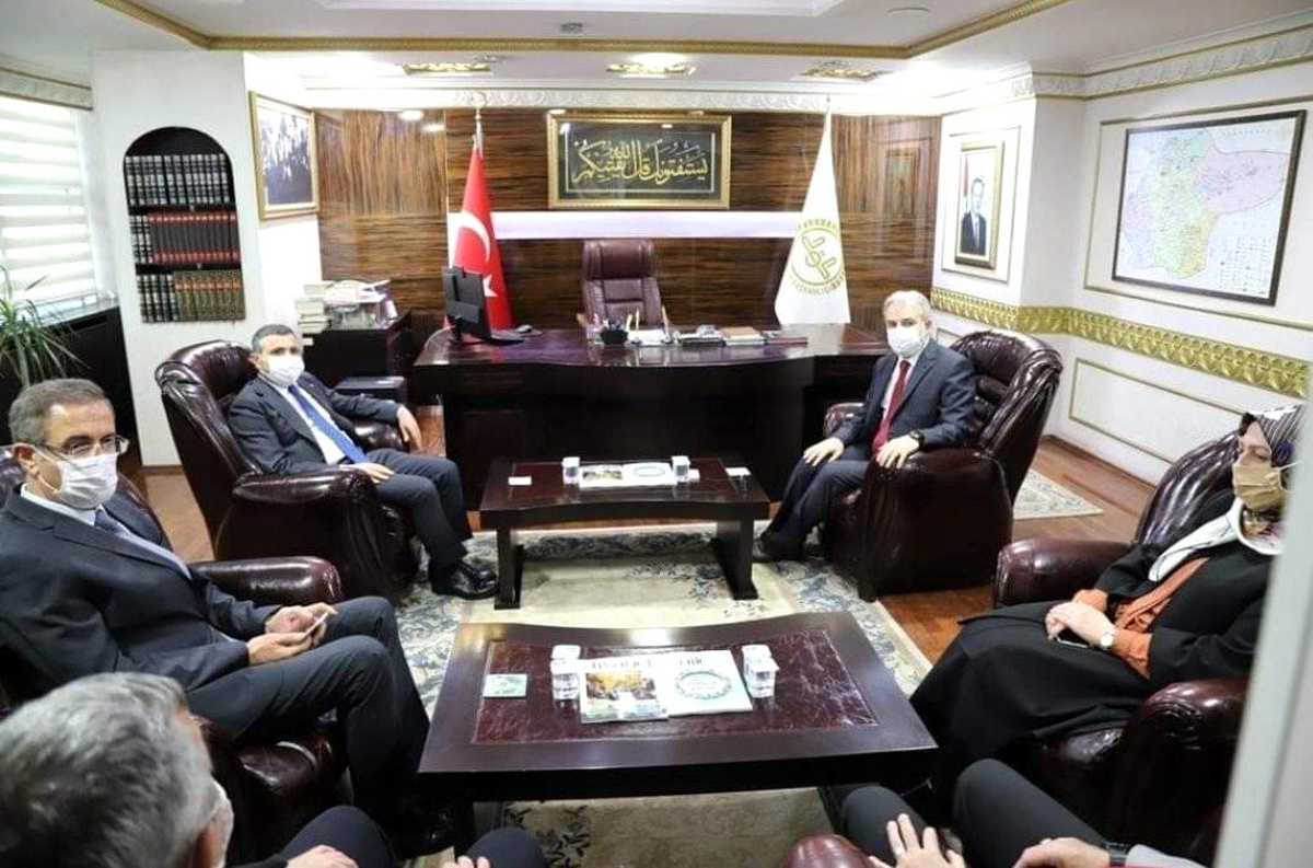 Vali Atay müftülüğü ziyaret etti