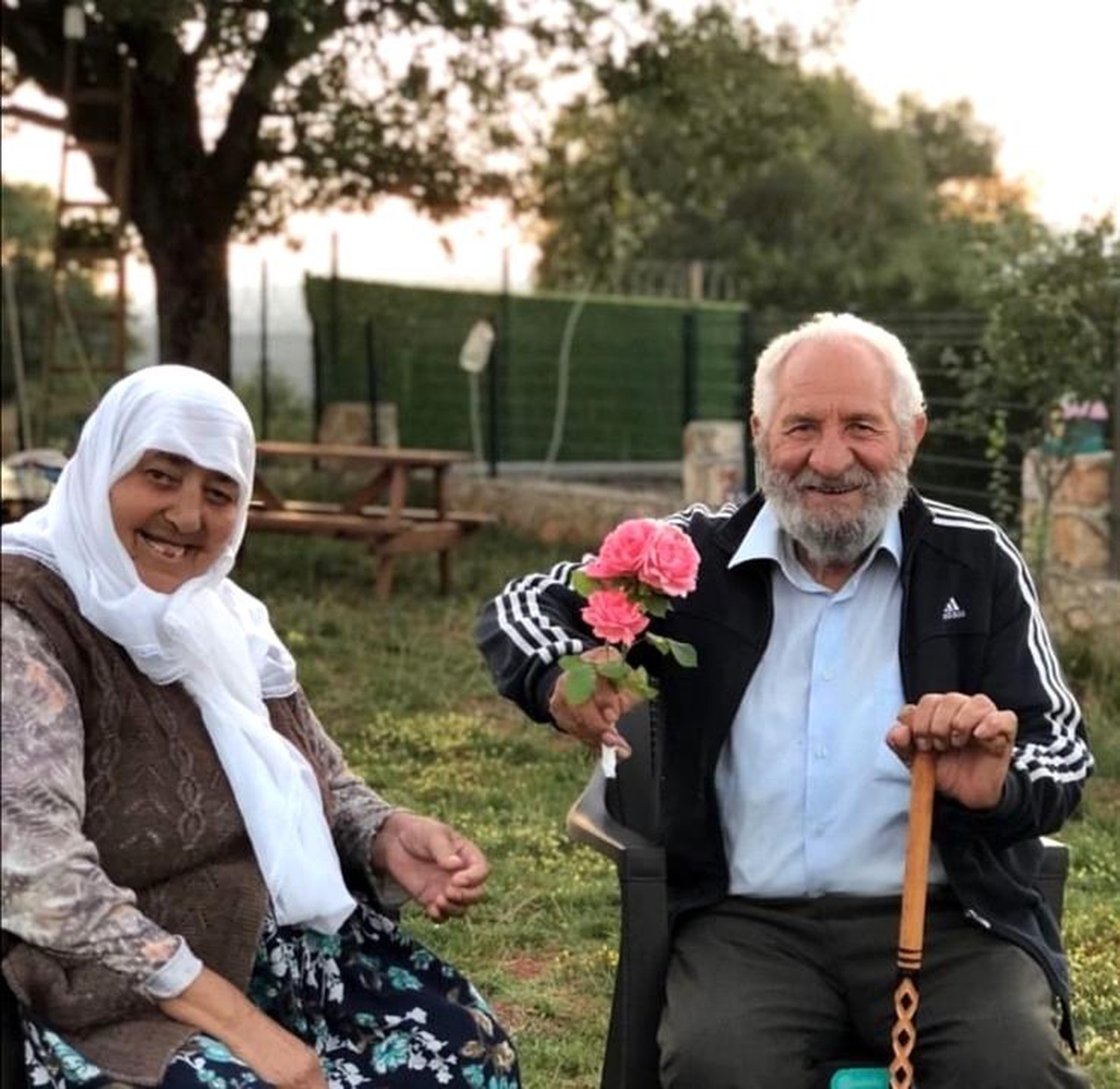 Yaşlı çift korona virüsten aynı gün vefat etti