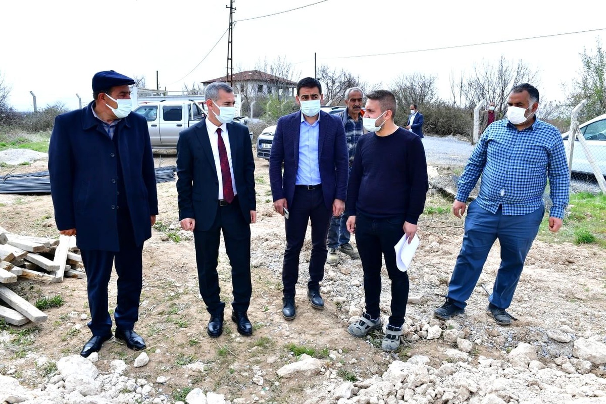 Yeşilyurt Belediyesi, Suluköy\'lü gençlerin \'futbol sahası\' talebini yerine getiriyor