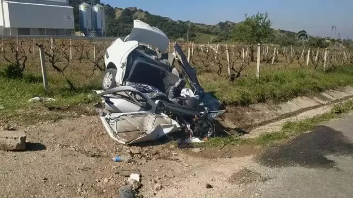 Son dakika haberi: Yoldan çıkan otomobil menfeze çarptı: 3 ölü - Güvenlik kamerası