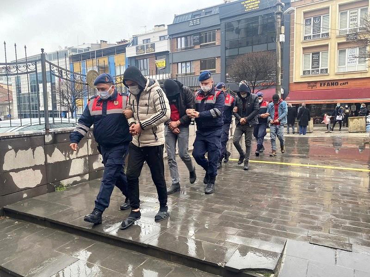 40 bin TL\'lik 2 ton çalıntı kabloyla yakalanan 5 kişi tutuklandı