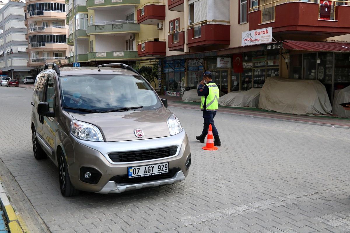 Alanya\'da kısıtlamayı ihlal eden kişilere ceza yağdı