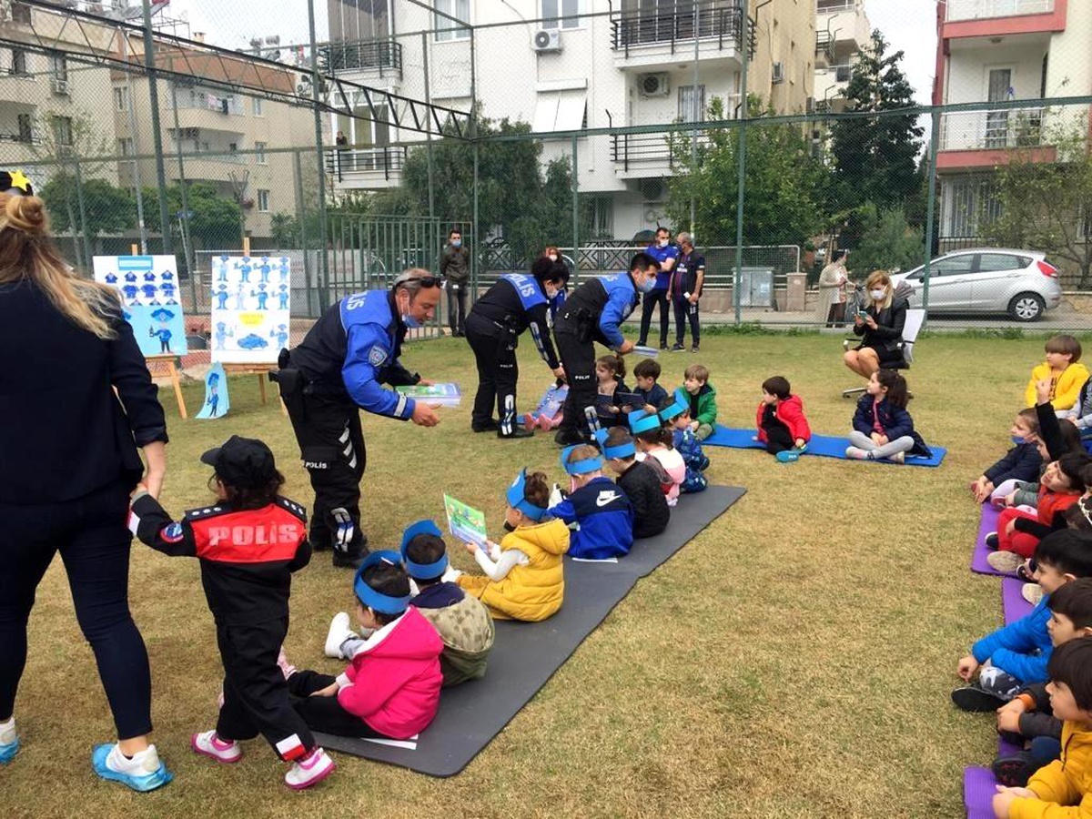 Ana okulu öğrencilerine polislik mesleğini anlattılar