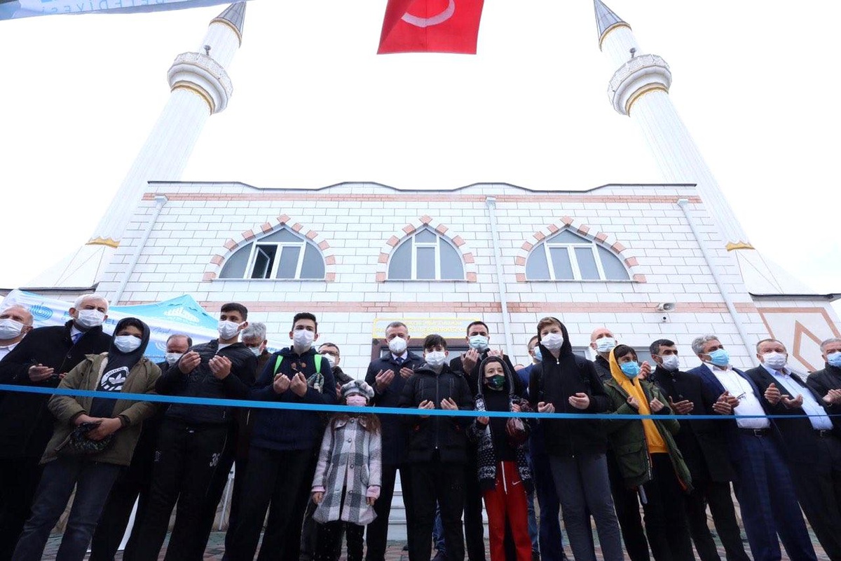 Başiskele\'nin en büyük camisi ibadete açıldı