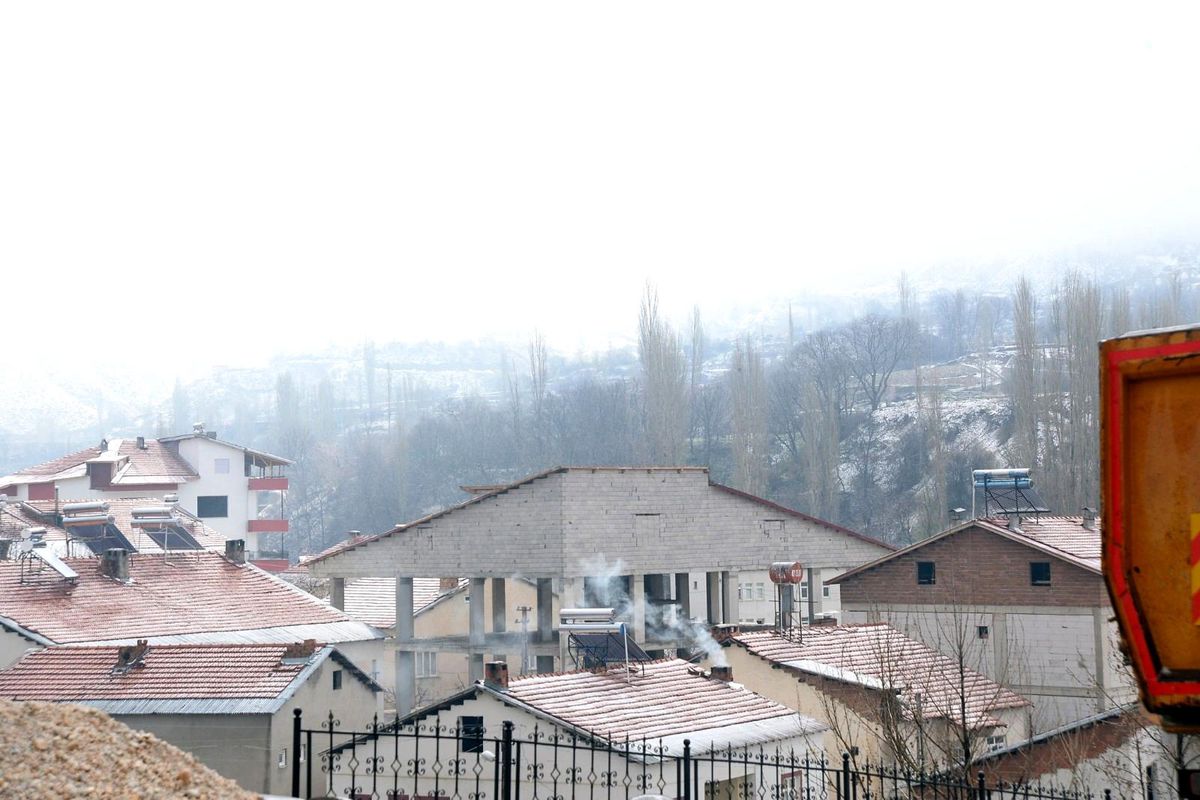 Çelikhan\'a Nisan ayında kar yağdı