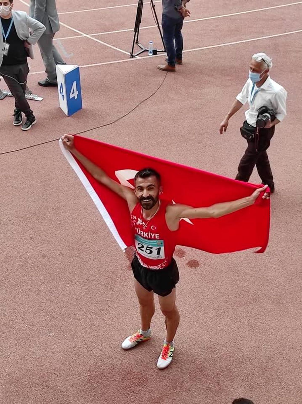 Cihat Ulus, İran\'dan altüın madalya ile döndü