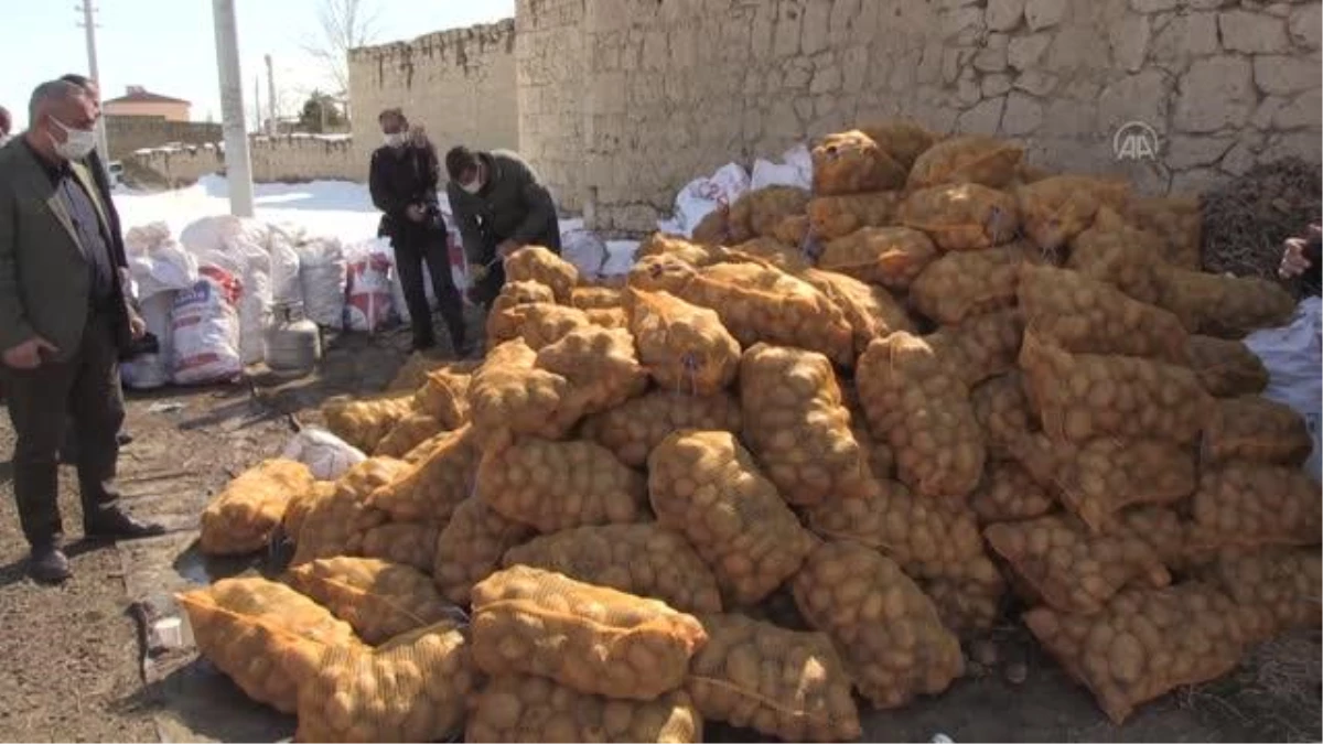 Depoda kalan patates, TMO tarafından üreticiden alınıp ihtiyaç sahiplerinin sofrasına ulaştırılıyor