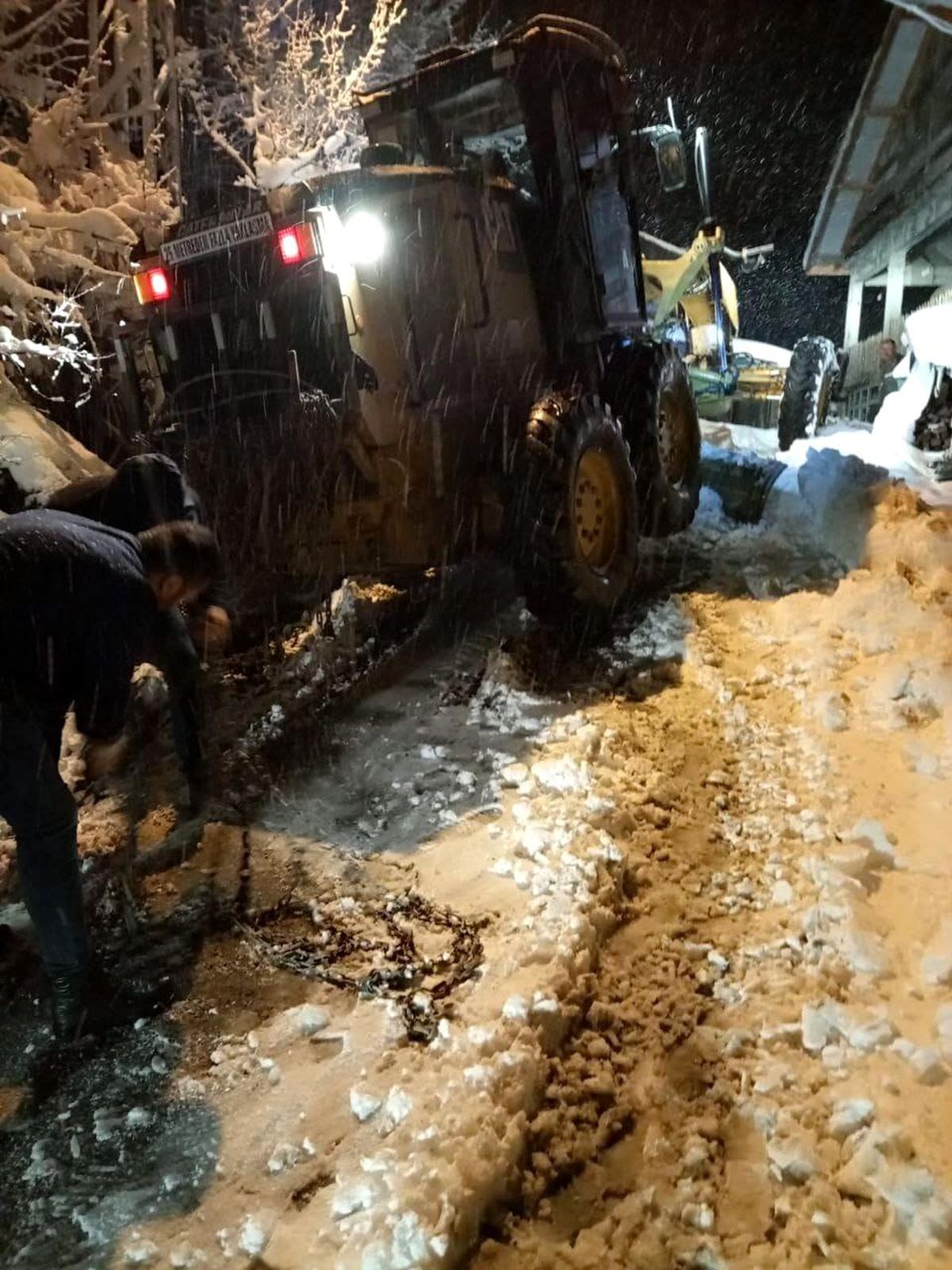 Devrek\'te Nisan ayında 30 cm kar yağdı