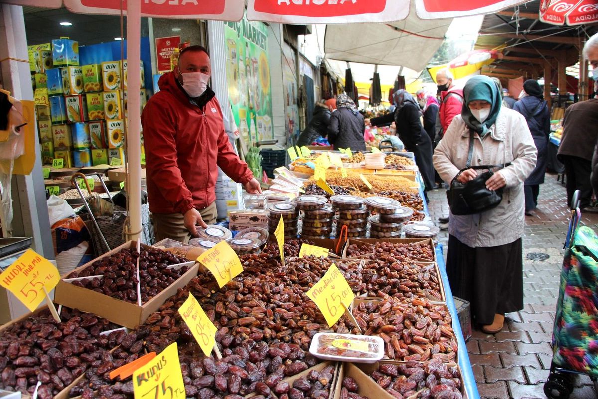 Devrek\'te pazar ve marketlerde Ramazan Ayı bereketi