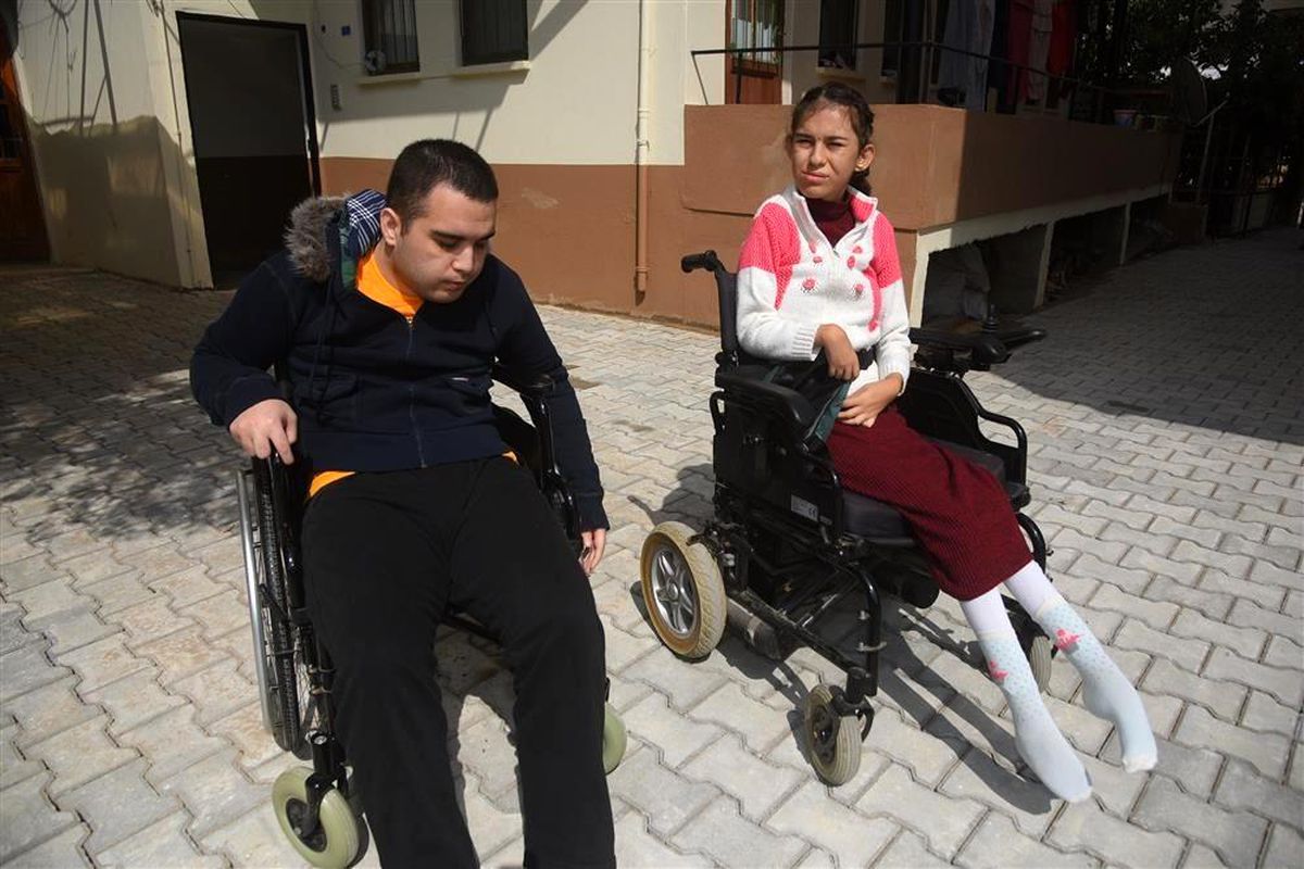 Engelli kardeşler için özel yol