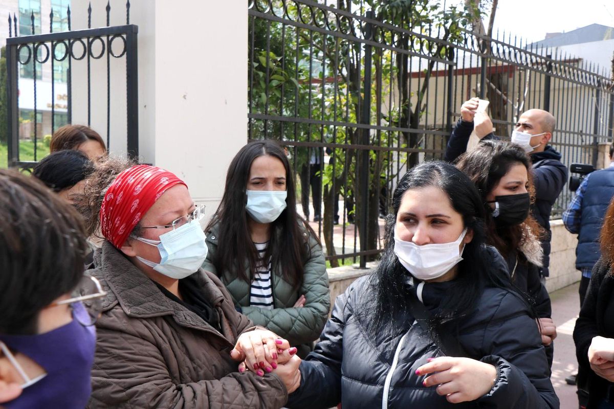 Eski kocası tarafından darp edilen genç kadın: "Mahkemede onu görünce kötü oldum, ekrana bakmamaya çalıştım"