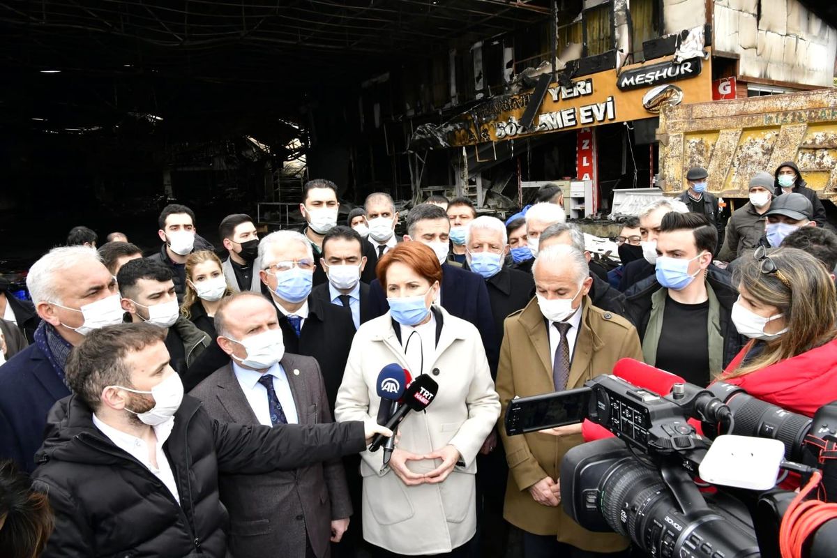 Son dakika haberleri... İYİ Parti lideri Akşener yangında zarar gören Kasaplar Çarşısı esnafını ziyaret etti