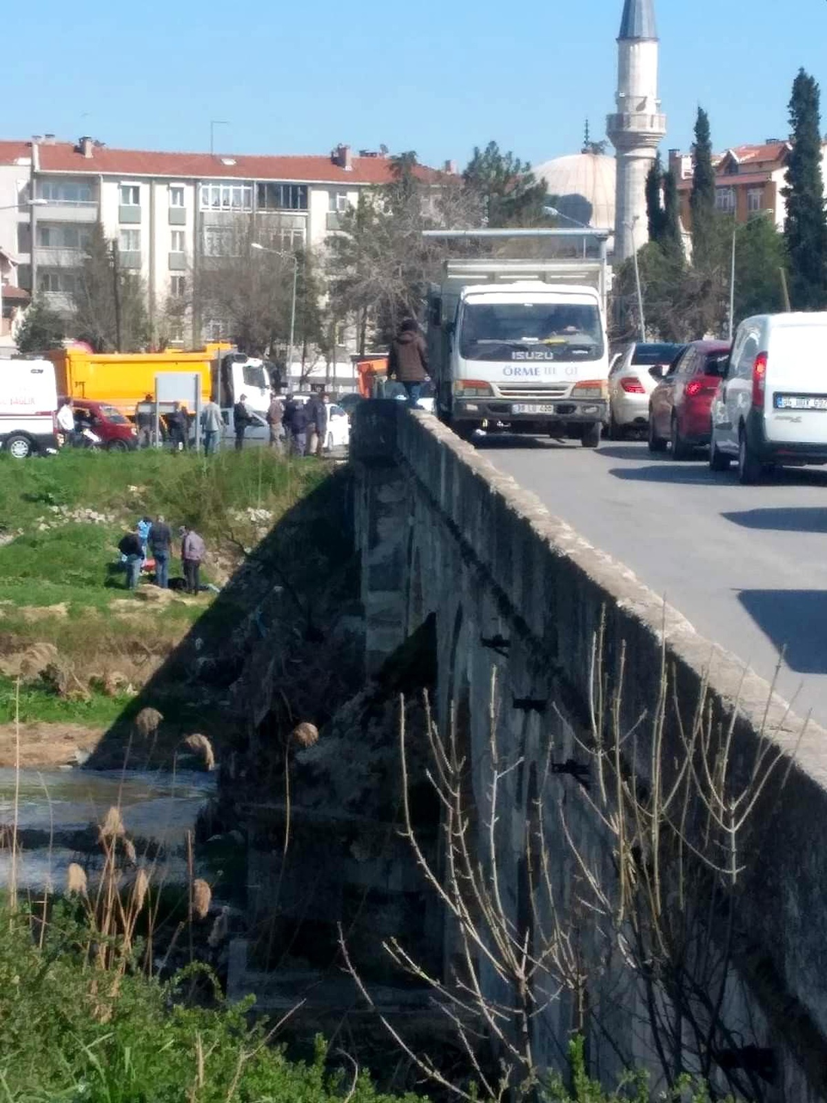 Kırklareli\'nde otomobilin çarptığı kişi köprüden aşağı düştü