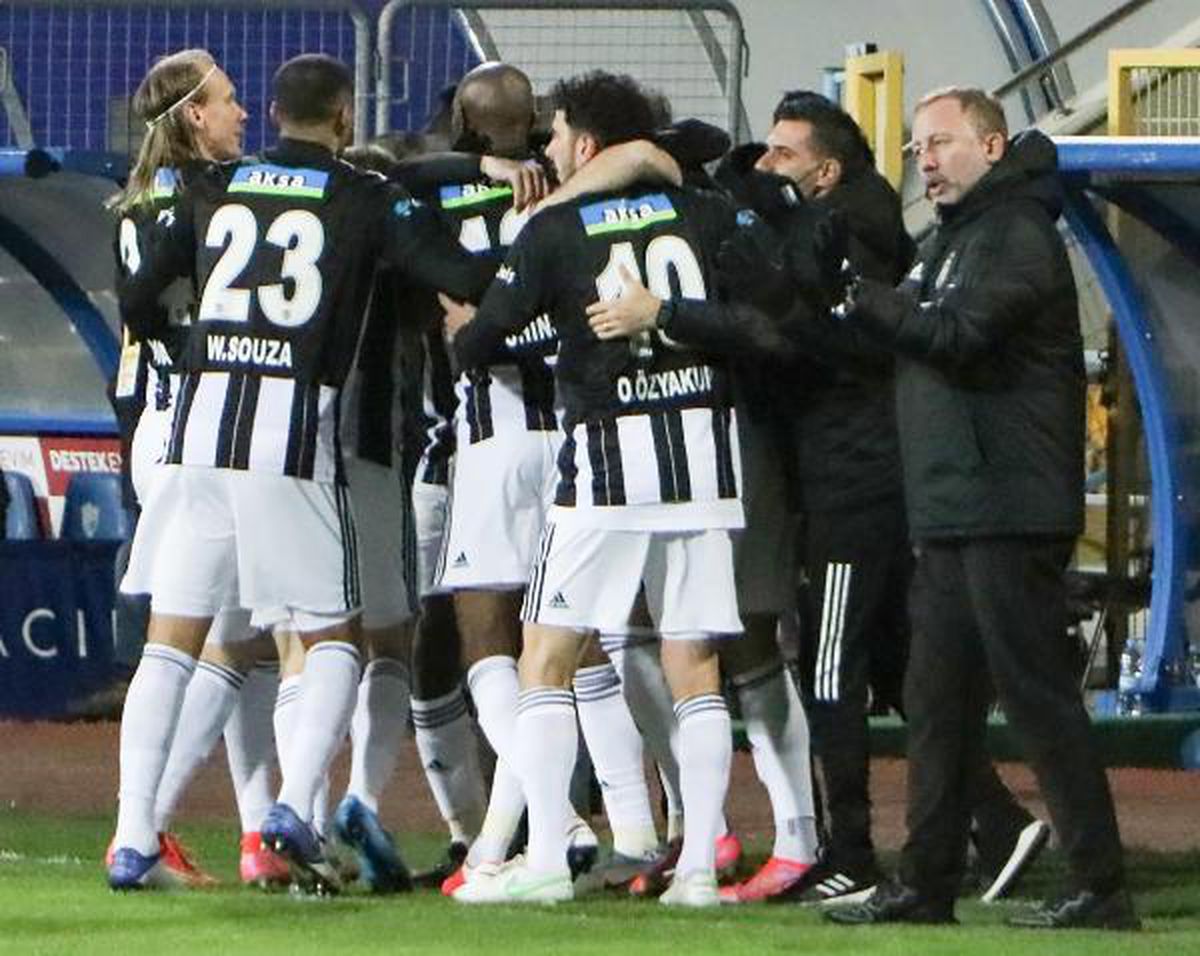 Lider Beşiktaş farkı açıyor